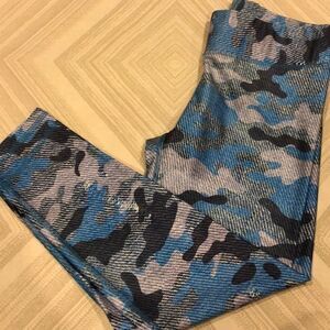 Terez Cropped Denim-like Camouflage Capri Leggings